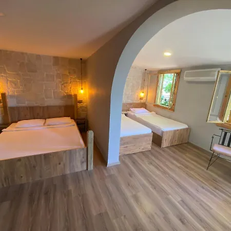 Castle Boutique Otel *